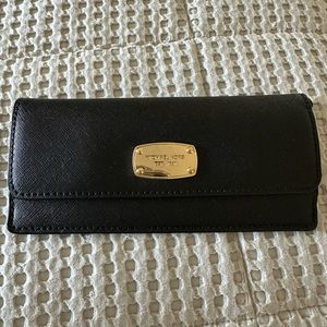Black leather Michael Kors wallet